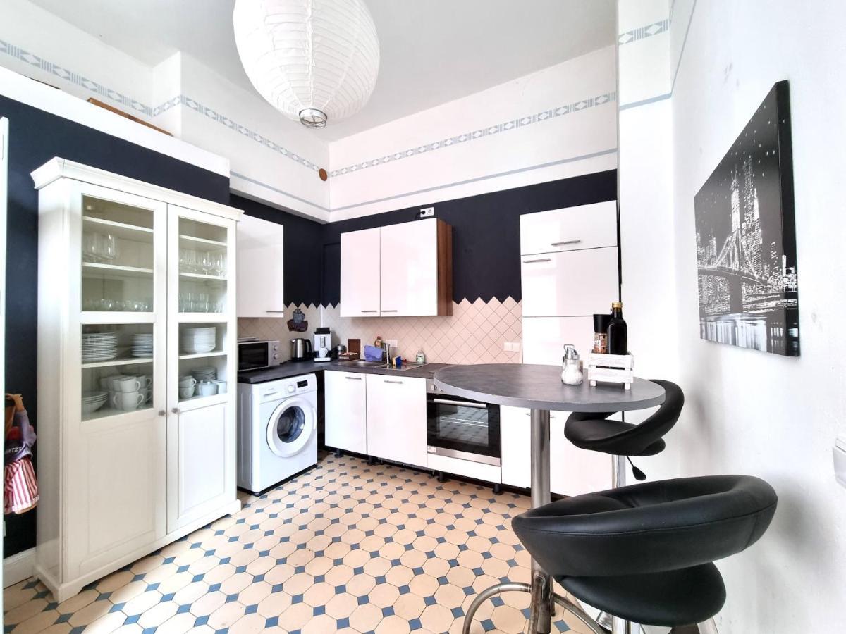 Charysma - Jugendstil Trifft Moderne, Schlafzimmer Mit Smart-Tv, Tischfussball, Darts, Parkplatz Hamelín Exterior foto